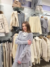 Bluza dama gri cu aplicatie de guler