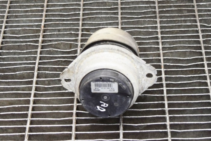 Suport motor dreapta AUDI Q7 4L 2007 OEM: 7L8199131A | 11477087