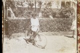 FETITA CU BICICLETA,FOTOGRAFIE VECHE FORMAT 180 X 130mm.