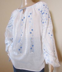 Ie romaneasca brodata manual , camasa populara lucrata manual cu dantela M-L foto