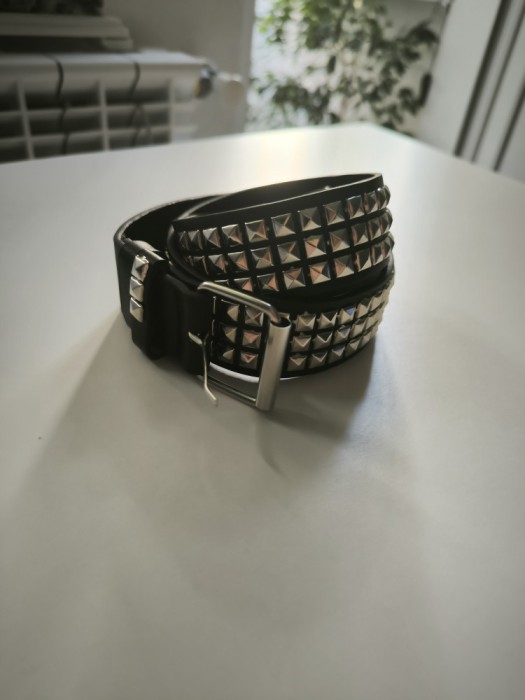 Curea studded punk
