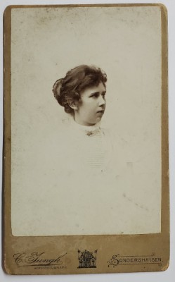 FOTOGRAF C. JUNGK , SONDERSHAUSEN , PORTRETUL UNEI TINERE , FOTOGRAFIE TIP C.D.V. , SFARSITUL SEC. XIX foto