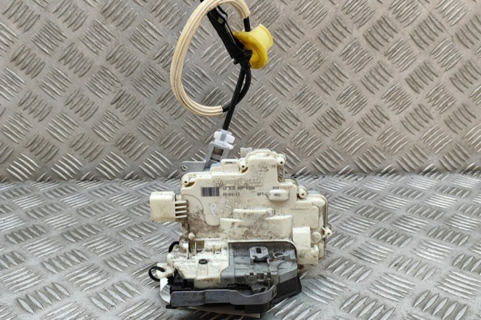 &Icirc;ncuietoare ușă st&acirc;nga față VW TOUAREG 7P5 2014 OEM: 8J2837015A 23662759