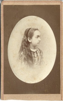 M1307N Cornelia Brediceanu, născută Rădulescu, studio Rudolf Kossyna, Lugoj foto