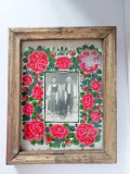 Fotografie veche familie tarani din Transivania, tablou rama lemn sticla pictata