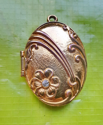 E44-Medalion casetuta dama vintage foto pudra etc. bronz masiv aurit deosebit. foto