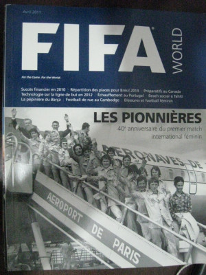 Revista de fotbal - FIFA world (aprilie 2011) foto