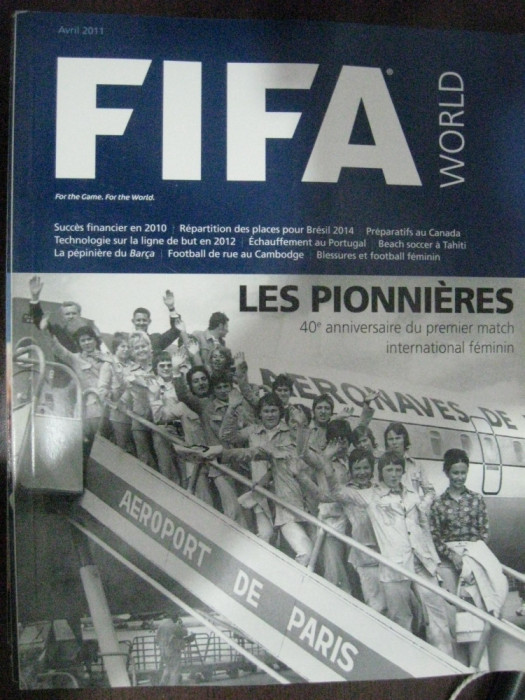 Revista de fotbal - FIFA world (aprilie 2011)