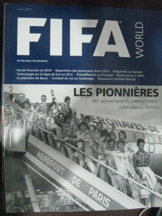 Revista de fotbal - FIFA world (aprilie 2011)