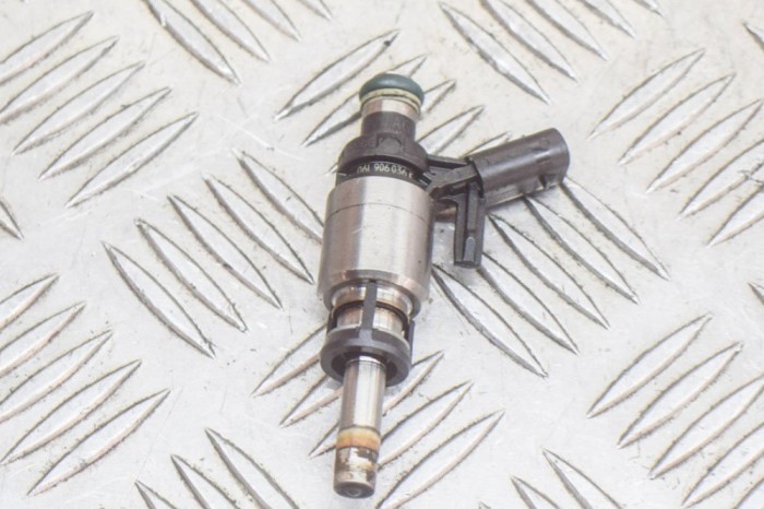 Injector de combustibil VW GOLF VII 5G1, BQ1, BE1, BE2 2017 OEM: 06L906036K,0261500244 | 12128994