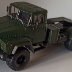 Macheta KrAZ 260 V Cap Tractor verde - MCG 1/43