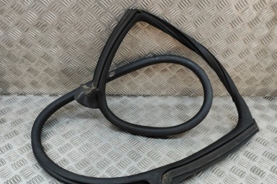 Garnitura ușă dreapta spate PORSCHE Taycan 2021 OEM: 9J0833722,9J0.833.722 | 23954672 foto