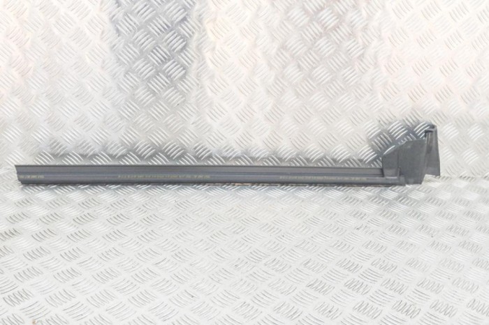 Chedar geam ușă st&acirc;nga față TESLA MODEL 3 2020 OEM: 1090496-00-E,1090495-00-E | 12569400