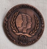 Anul International al Tineretului - Oarticipare - Dezvoltare - PACE, insigna veche din anul 1985, propaganda comunista era Ceausescu