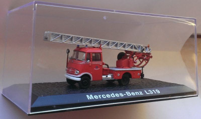 Macheta Mercedes Benz L319 1961 Pompieri - Atlas 1/72 foto