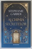 ALCHIMIA SECRETELOR , roman de STEPHANIE GARBER , 2026 *MICI DEFECTE