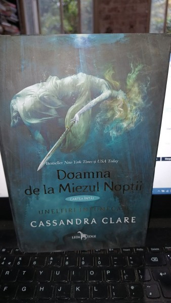 Cassandra Clare - Doamna de la Miezul Noptii (cartea intai)