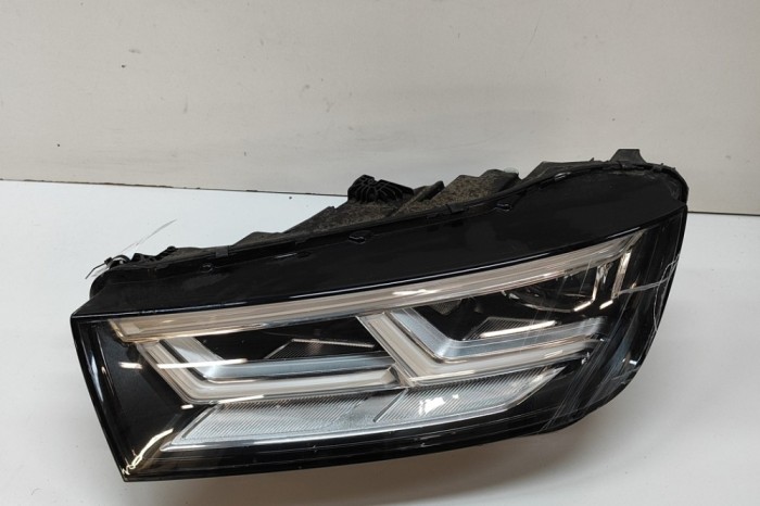 Far st&acirc;nga față AUDI Q5 FY 2020 | 29770144