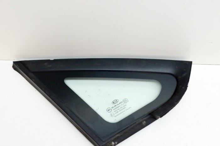 Geam lateral dreapta față KIA CARENS III UN 2008 OEM: 43R-000083 13810730