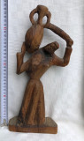 Cumpara ieftin Impresionanta sculptura in lemn de maslin, femeie tinand deasupra un vas, Europa