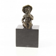 Fetita stand- statueta din bronz pe soclu din marmura BE-12