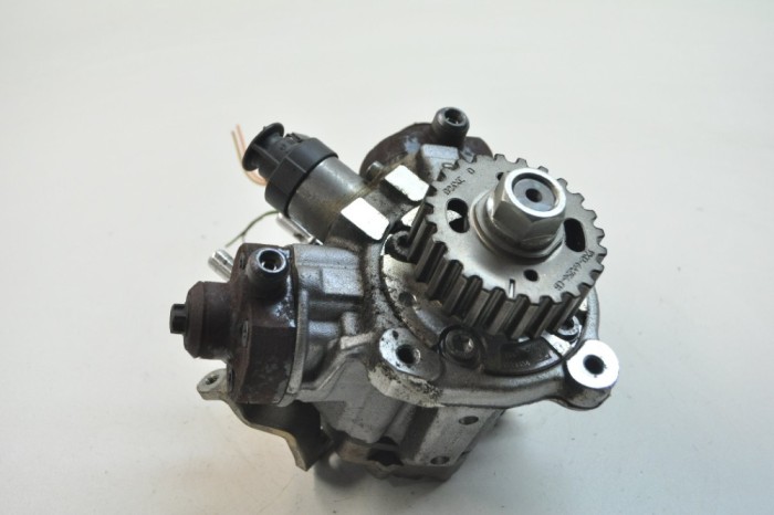 Pompa de combustibil LAND ROVER RANGE ROVER III L322 2010 OEM: Off-road | 10877780