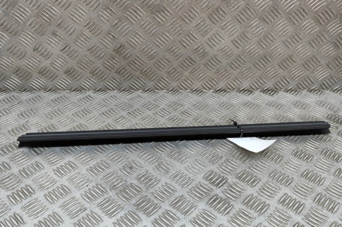 Garnitura de cauciuc ușă dreapta spate MINI CLUBMAN F54 2019 OEM: 7344170 25581569
