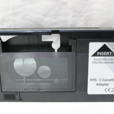 Adaptor caseta video VHS-C la VHS