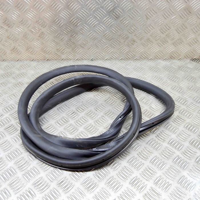 Garnitura ușă st&acirc;nga spate VW PASSAT Variant B7 365 2011 OEM: 3C9867913B