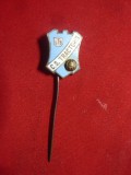 Insigna veche Fotbal - CS Tractorul Brasov ,L= 1,7cm , metal si email