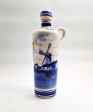 Decantor Delft Olanda ceramica pictata manual motive florale + moara de vant 26 cm inaltime