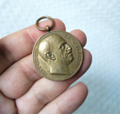Medalion vechi regele Emanuel II al Italiei, medalion anii 30-40 foto