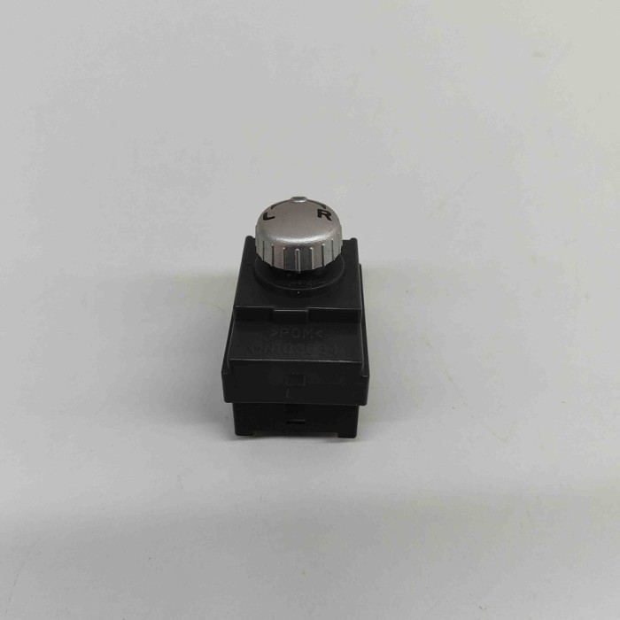 Comutator de reglare oglinda MITSUBISHI COLT CZC Cabrio RG 2006 OEM: MN108084 | 28524227