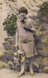 Portret Feminin Rochie Flori - 1921 - Dimensiune 14x9 cm - Stare Buna