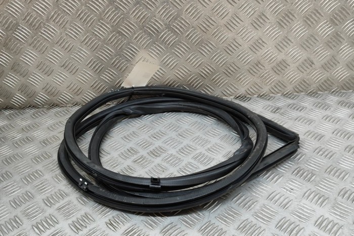 Garnitura ușă st&acirc;nga spate LEXUS RX _L2_ 2019 OEM: 62332-48080 | 30373966