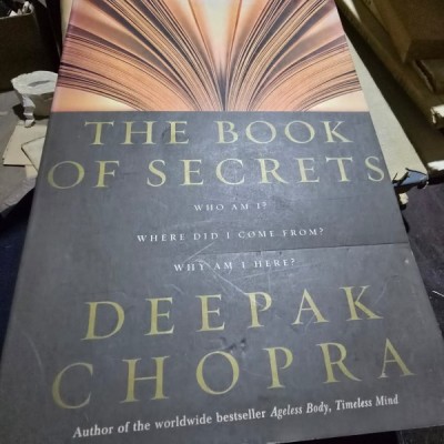 The book of secrets. WHO AM I? WHERE DID I COME FROM? WHY AM I HERE? - Deepak Chopra foto