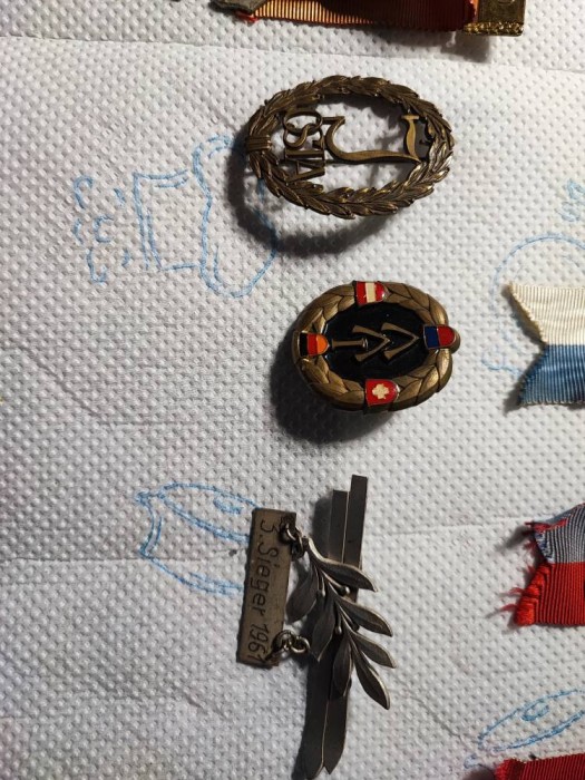 Lot vintage de 13 medalii