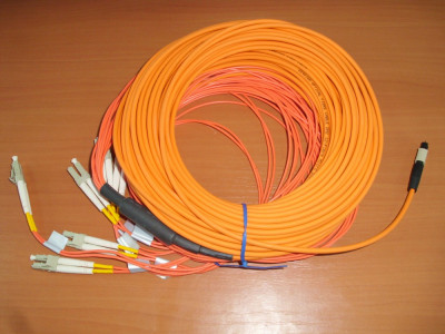 CAblu fibra optica Optronics MPO-Male -12X LCD FAN OUT 50/125 Special 32.5M foto