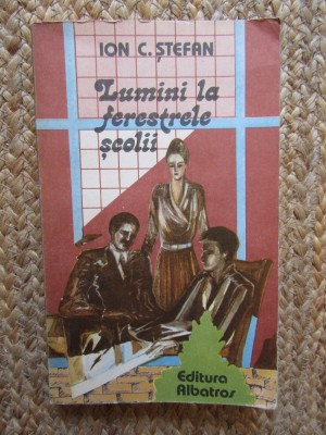 Lumini la ferestrele școlii - Ion C. Ștefan, 1989, 304 pag. foto