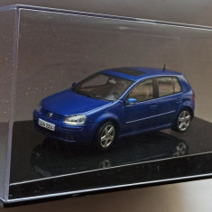 Macheta VW Golf 5 V in 5 usi albastru - Autoart 1/43 Volkswagen