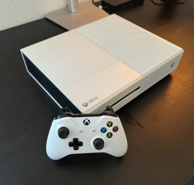 Consola Gaming XBOX ONE CONSOLE 500Gb model 1540 excelenta +1 maneta foto