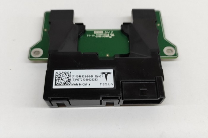 USB TESLA MODEL Y 2022 OEM: 1546129-61-D,1546129-00-D 21927171