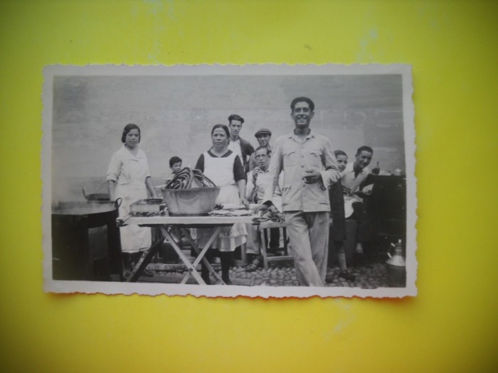 HOPCT 402 H CU CARNATI LA TARG-ROMANIA VIATA LA TARA-FOTOGRAFIE VECHE TIP 1/2 CP