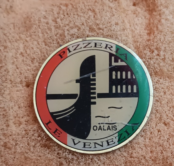 QW9 N5 53 - insigna - tematica reclama - piteria Le Venezia