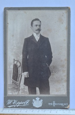 Cabinet card bărbat &amp;ndash; Atelier Oppelt București c.1900 &amp;ndash; inscripție &amp;bdquo;Titu Pitiși, decedat 1905&amp;rdquo; foto