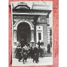 Fotografie, Preoti, Calugari, Civili si Ofiter in fata bisericii, perioada interbelica