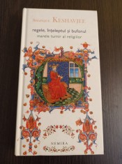 Regele, inteleptul si bufonul. Marele turnir al religiilor foto