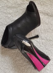 BOTINE NEGRE DAMA VARA PIELE NATURALA PERFORATA SANDALE GHETUTE Made in Italy