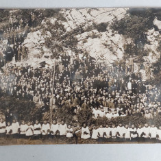 Fotografie panoramica procesiune catolica Lourdes 58x23cm, Photo Lacaze anii 20