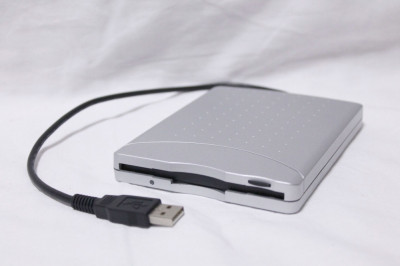 Unitate discheta floppy disk 3.5&amp;quot; USB NEC foto